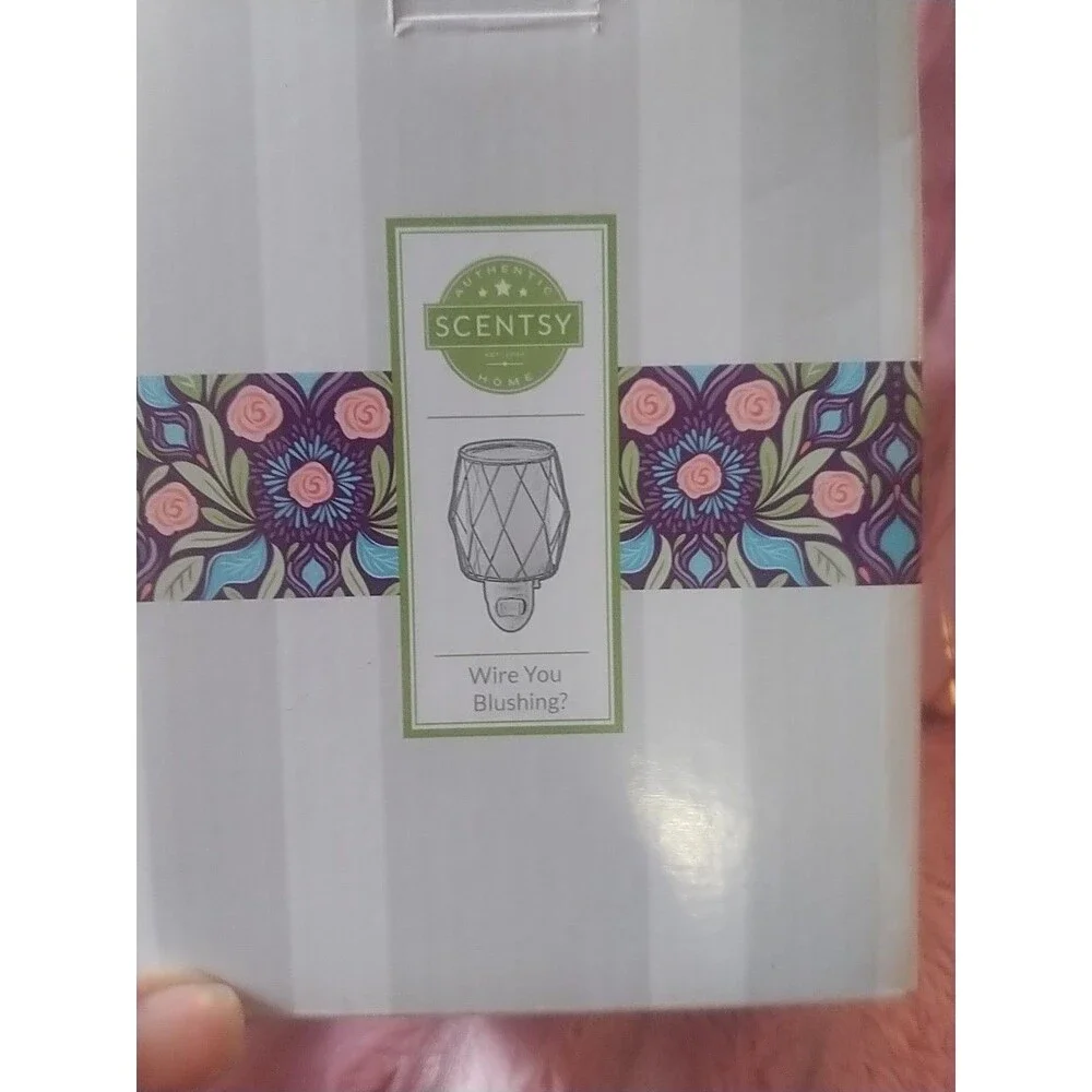 Scentsy Wire You Blushing Plug In Wall Mini Warmer Rose Gold New in Box  S1
